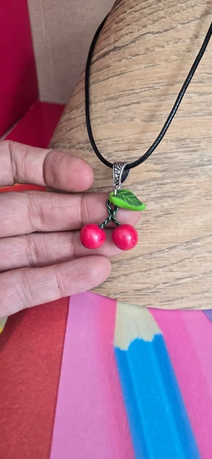 Collier cerise fimo neuf - photo numéro 3