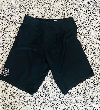 Short noir