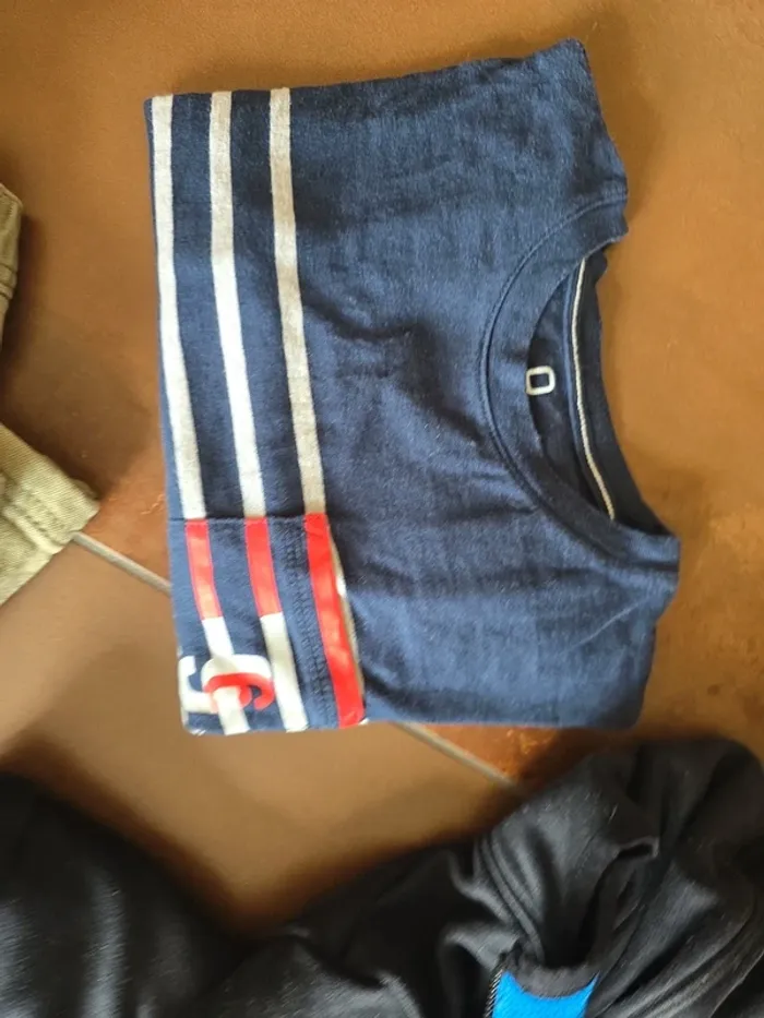Lot vêtements 8 ans - photo numéro 4