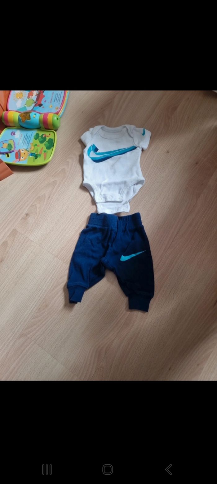 Ensemble nike