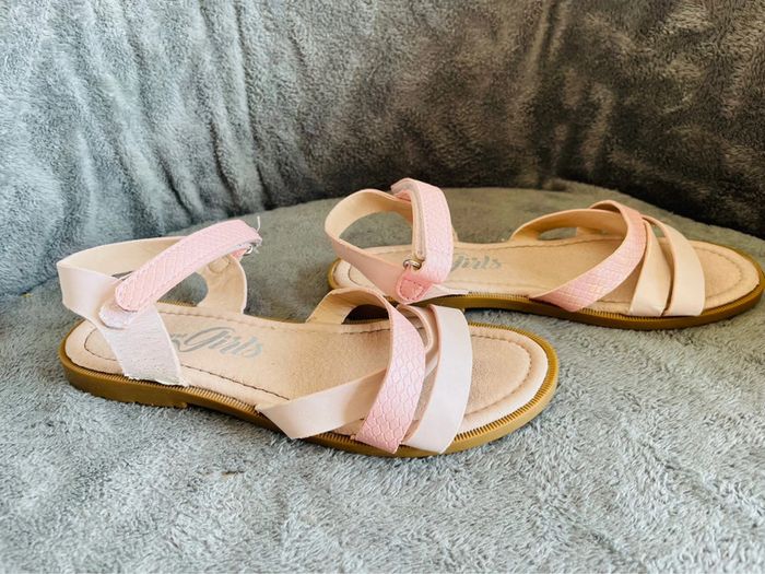 Lot chaussures sandales fille été - photo numéro 4