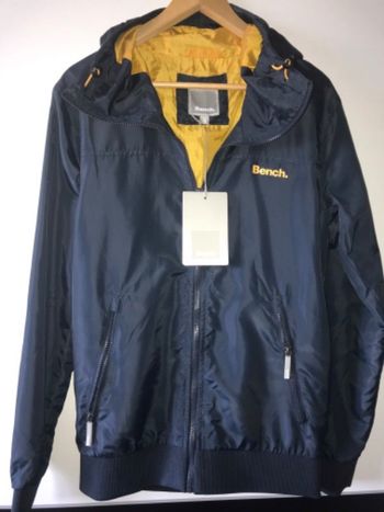 # belle veste mi saison à capuche Bench