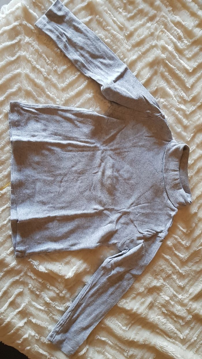 T-shirt gris a manche longue col roulé