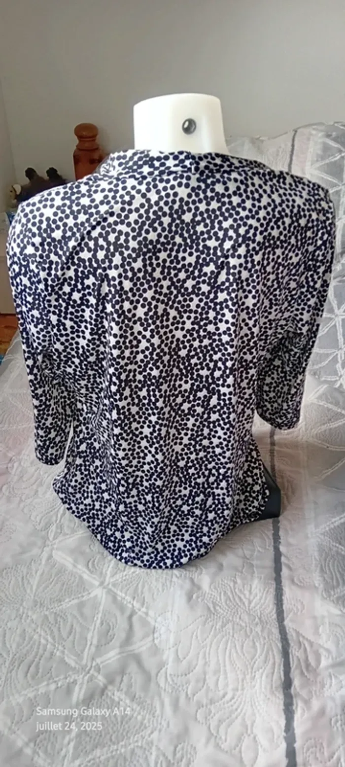 Blouse fluide manches 3/4 col V motif pois et fleurs en relief noir et blanc femme L cache cache - photo numéro 8