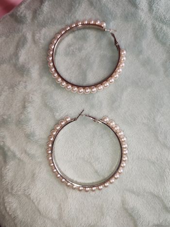 Créoles à perles – neuves, jamais portées. 