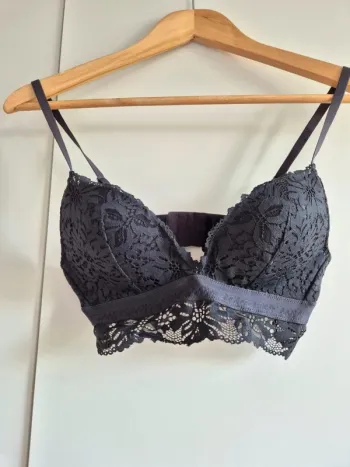 Soutien-gorge en dentelle H&M bleu marine
Taille française 90B eur 75B