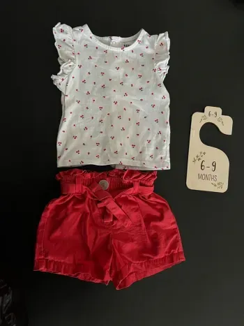 Ensemble Kiabi short rouge et tee-shirt 🍒