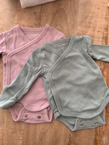 Bodys 1 mois rose et vert