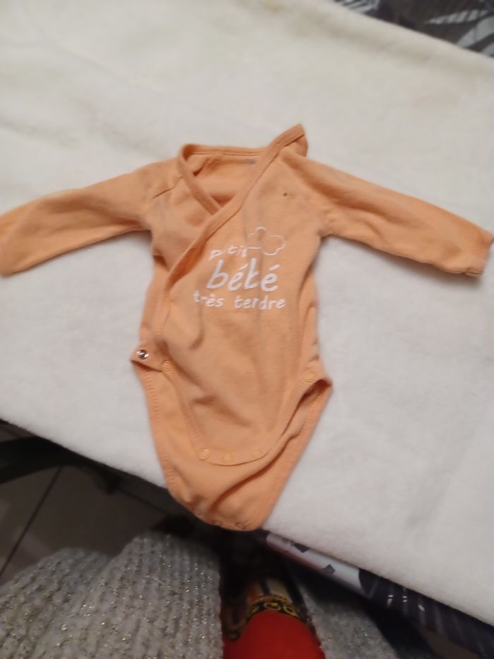 Lot de vêtements bébé