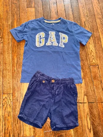 T-shirt gap (très bon état) et short Zara (bon état)  4 ans