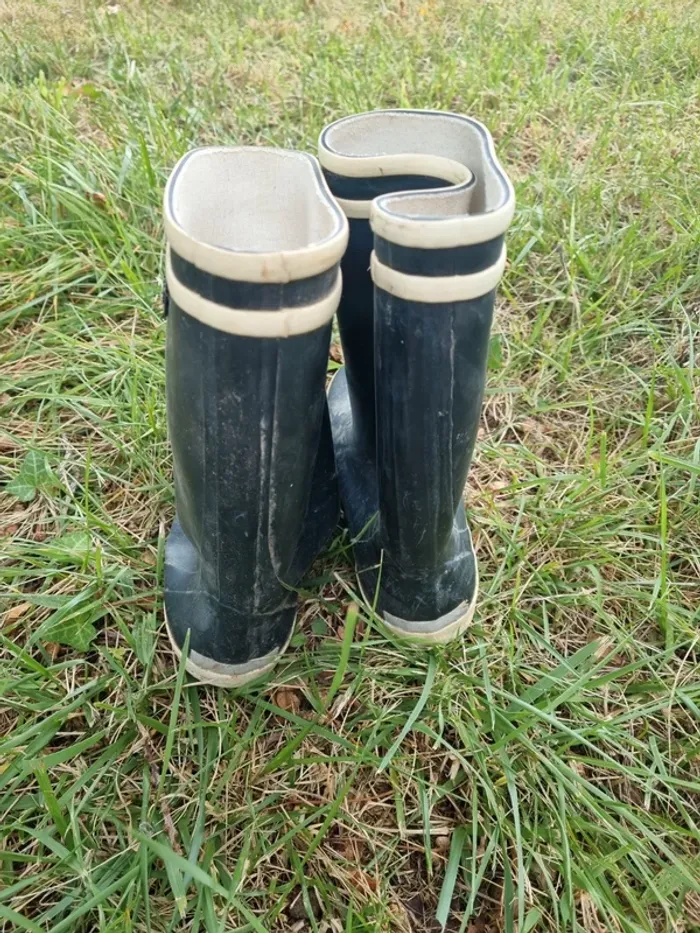 Bottes de pluie / de pêche marine et blanche. Taille 34. Aigle - photo numéro 2