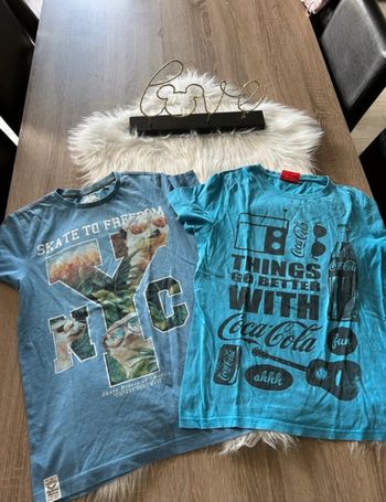 Lot de deux tee shirts 🥰taille 14 ans