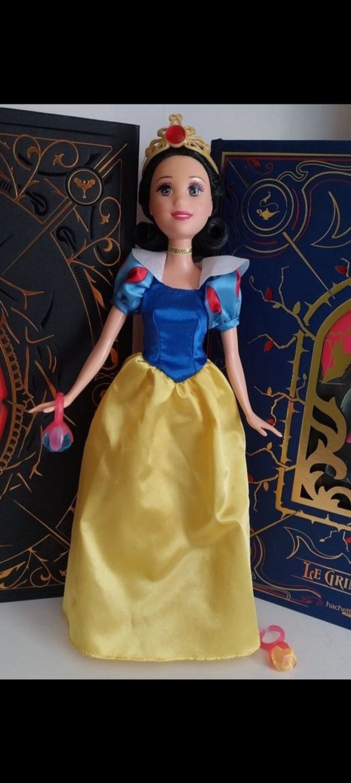 3 Poupées Blanche-Neige Cendrillon Gus Gus Mattel Belle Sparkling Princess 2011 Belle à paillettes Mattel - photo numéro 4