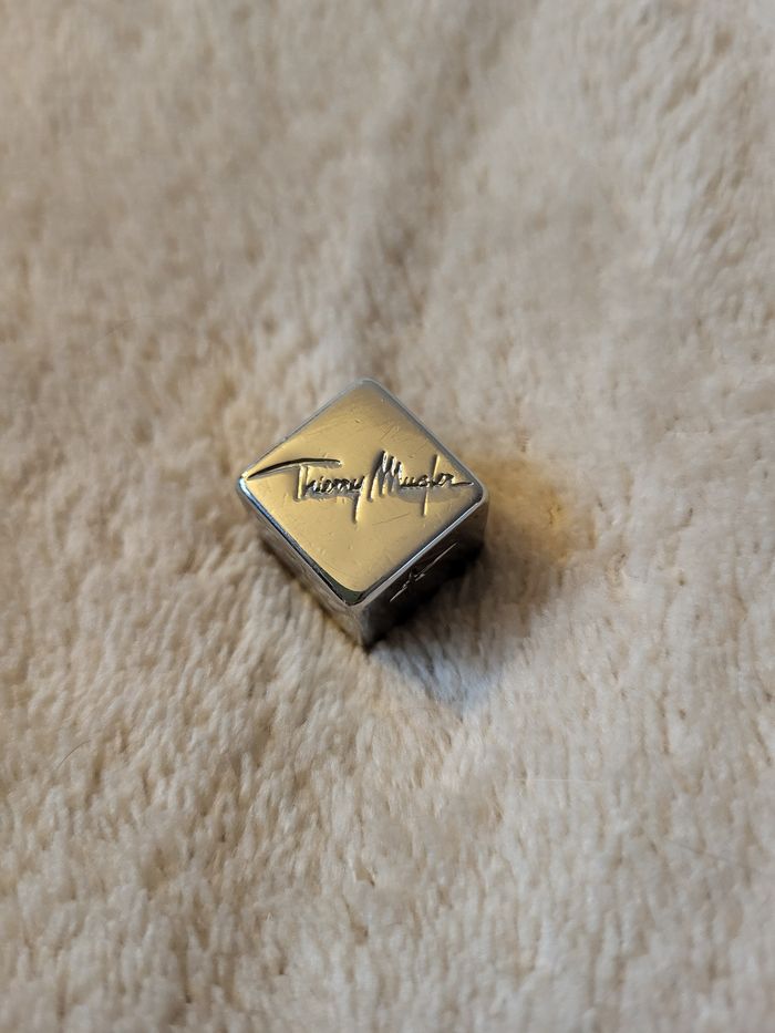 Flacon de parfum vide Thierry Mugler - photo numéro 3