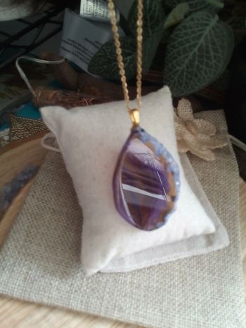 Collier pendentif en pierre naturelle d'agate violette