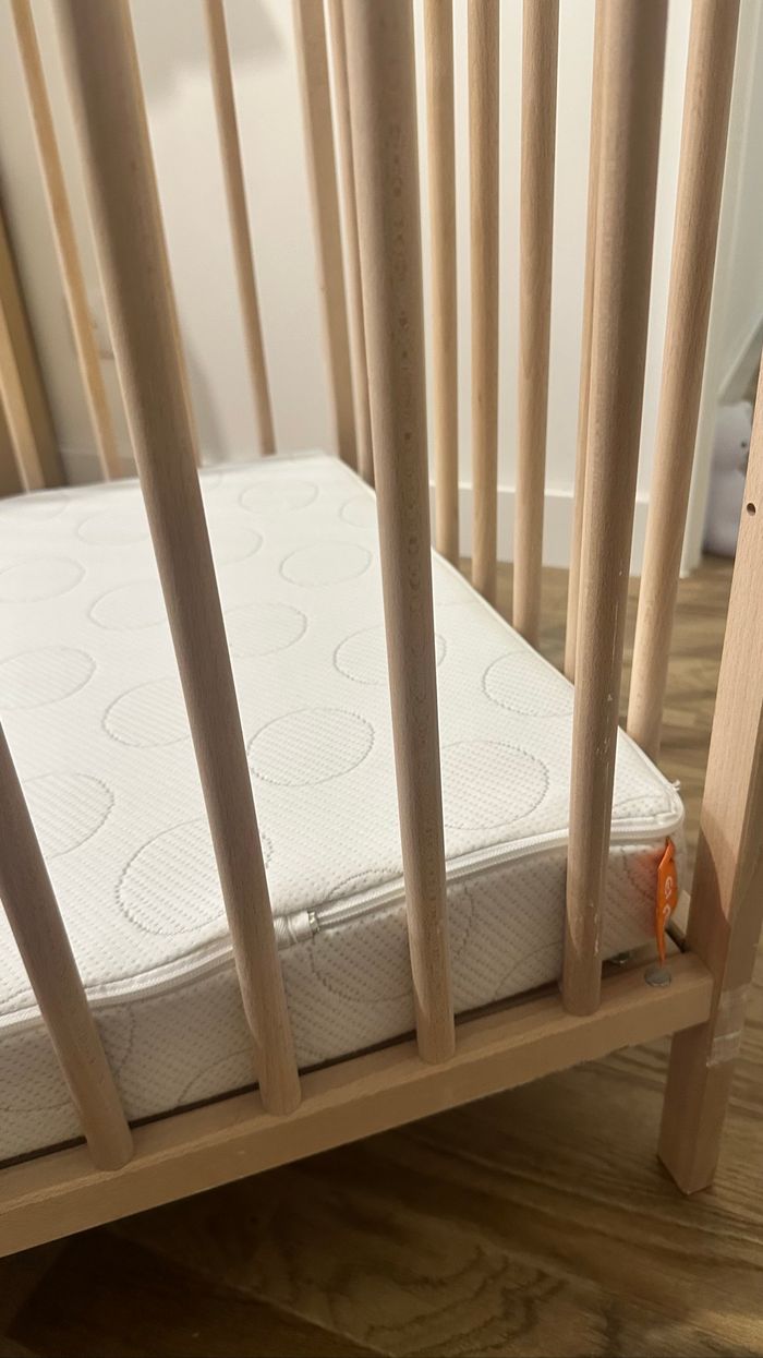 🍼 Lit bébé IKEA + matelas EMMA – combo confort & qualité, état impeccable - photo numéro 3