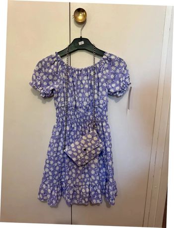 Robe à fleurs violette