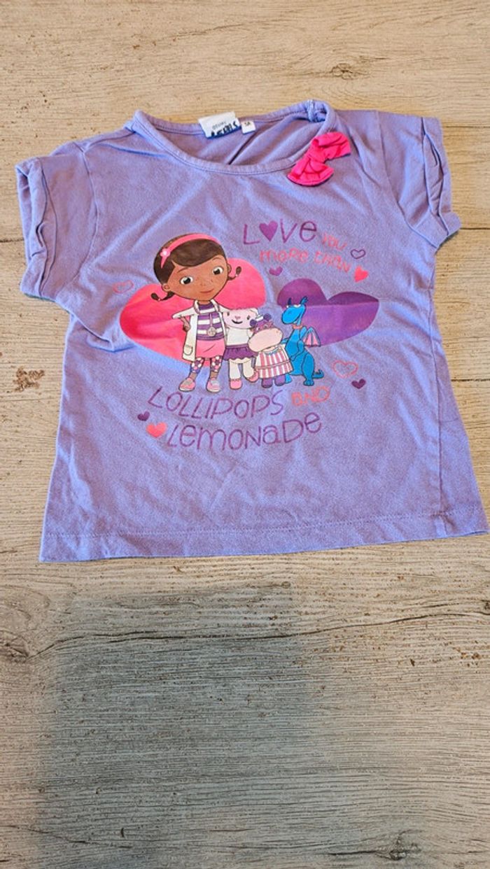 T shirt mauve à manches courtes, Disney, Docteur La Peluche, 5 ans, peu mis
