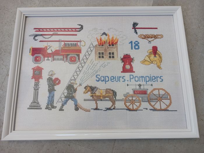 Tableau pompier au points de croix 30x 40 cm
