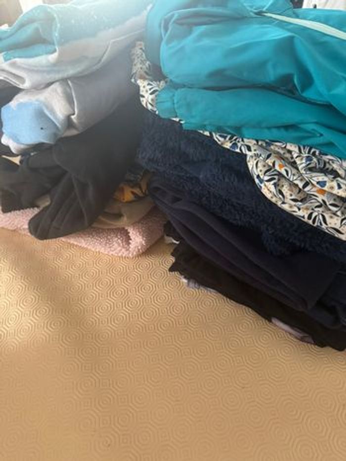 lot 21 vêtements environ fille 12 ans - photo numéro 2