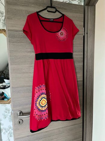 Robe rouge rosaces L