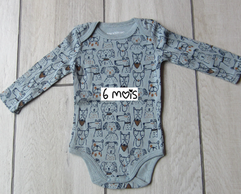 Bodie neuf taille 6 mois.