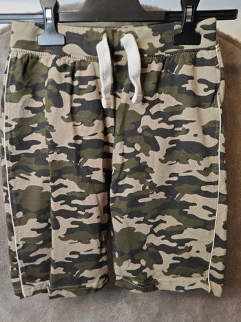 Short militaire