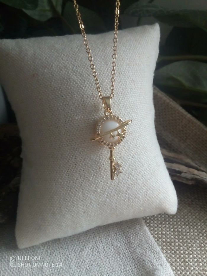 Collier clé avec pierre de jade naturelle