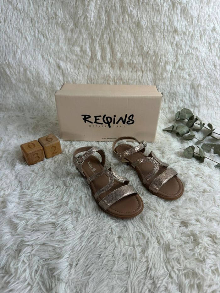 Paire de sandales reqins taille 32