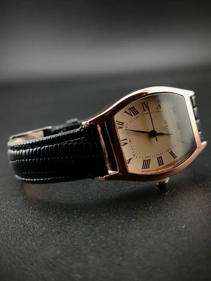 Montre losange noir, contours rose-dorés vintage