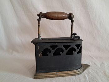 Ancien fer à repasser à braises bateau