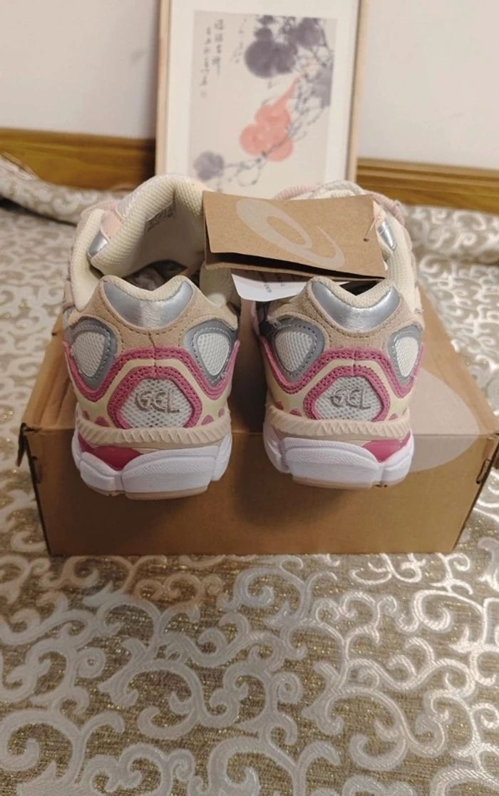 Asics gel NYC rose/beige Taille 40 - photo numéro 4