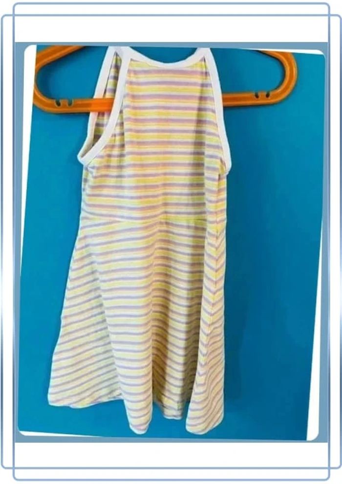 Adorable robe Disney pour fille de 5 ans - Remises sur les lots ! - photo numéro 2