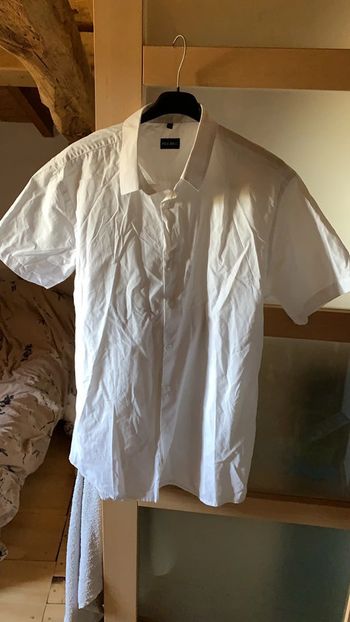 Chemise blanche homme taille 43/44 b.a basic en tres bon état