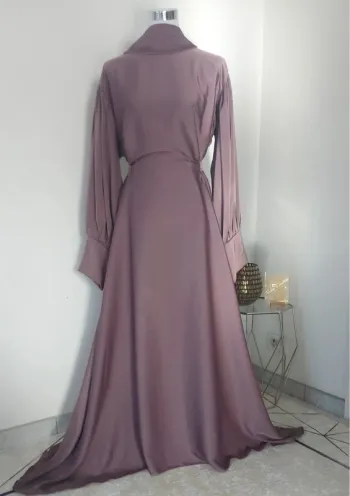 Robe avec boutons aux manches émiratie neuf