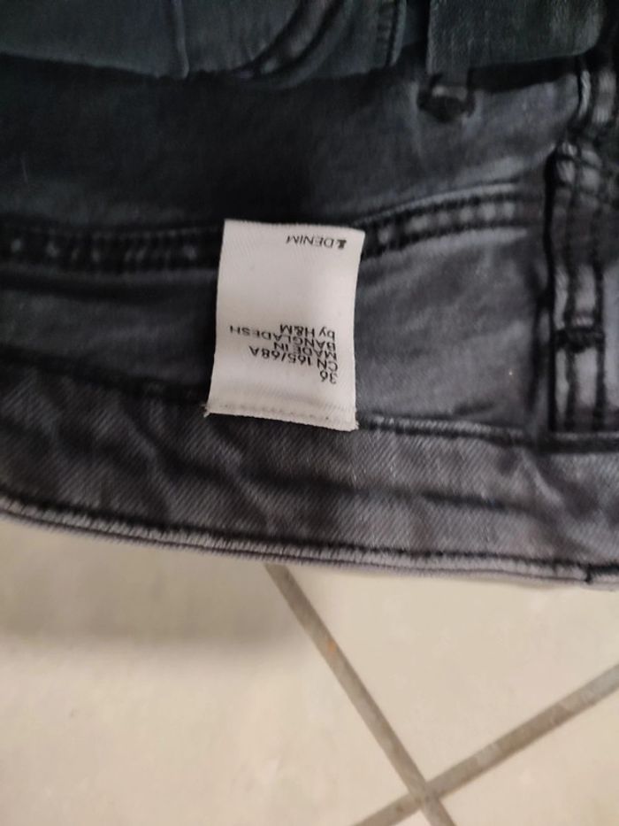 Short jean noir délavé mode troué - photo numéro 2