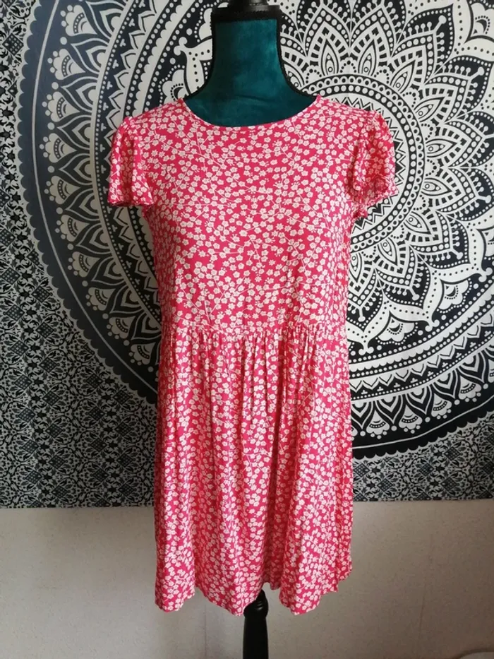 Robe courte fluide rose à fleurs blanches / shein / (M) - photo numéro 2