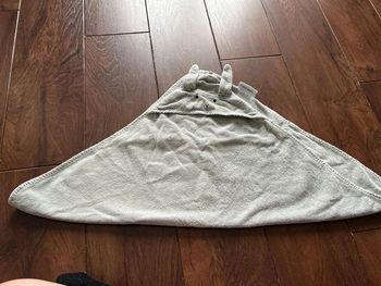 Cape de bain à capuche Liewood vert amande
