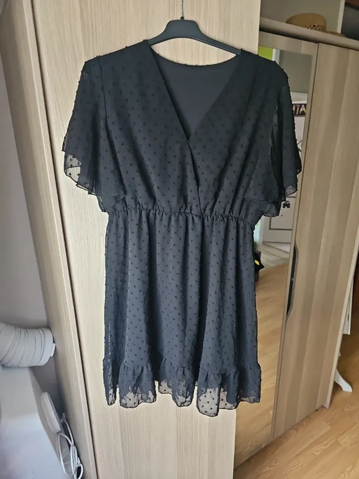 Très jolie robe noir en dentelle xl
