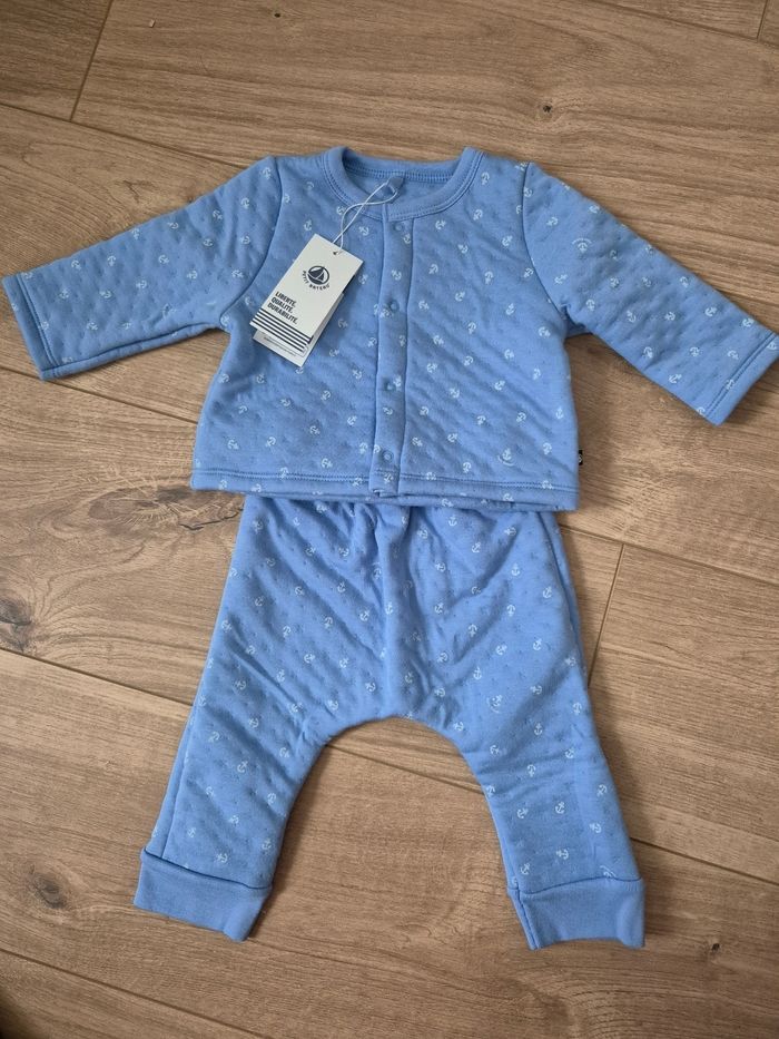 Ensemble petit bateau chaud