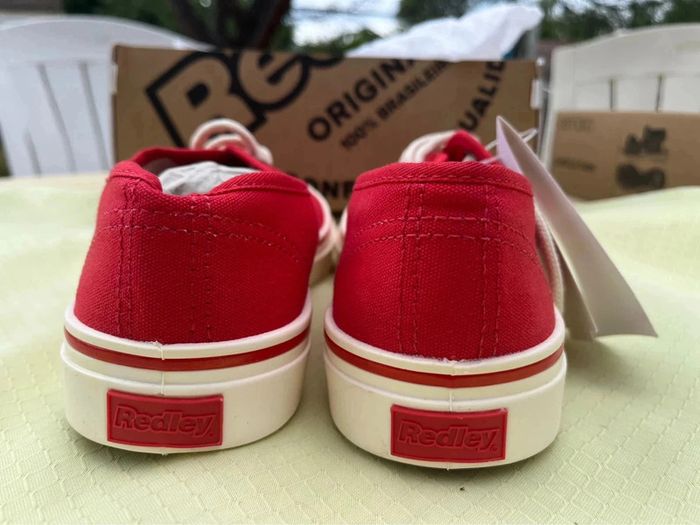 Chaussure style bateau couleur rouge marque Redley - photo numéro 2