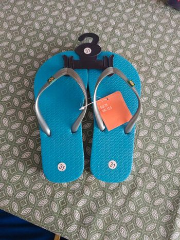 Paire de claquettes neuves pointure 31