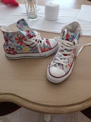 Converse fleurie