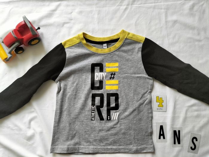 Haut manches longues taille 4 ans