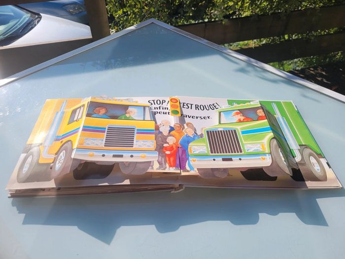 Superbe livre Pop-up Vrrroum! Mango jeunesse, À chaque page, un camion surgit! 62 - photo numéro 17