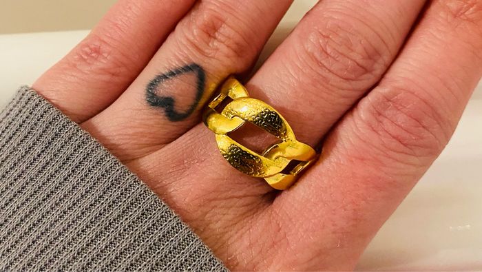 Bague épaisse ajustable doré maillons martelée acier inoxydable