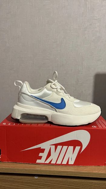 Basket Nike air max Verona demi pointure 38.5