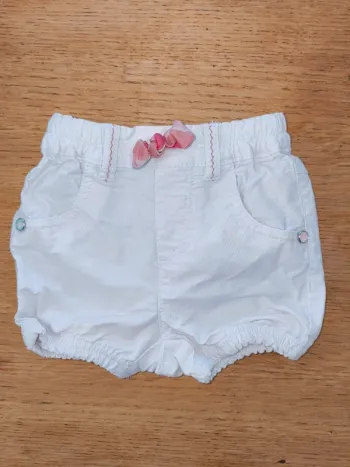 Short blanc fille excellent état 3 mois Grain de blé