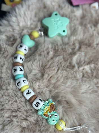 Attache tétine tortue