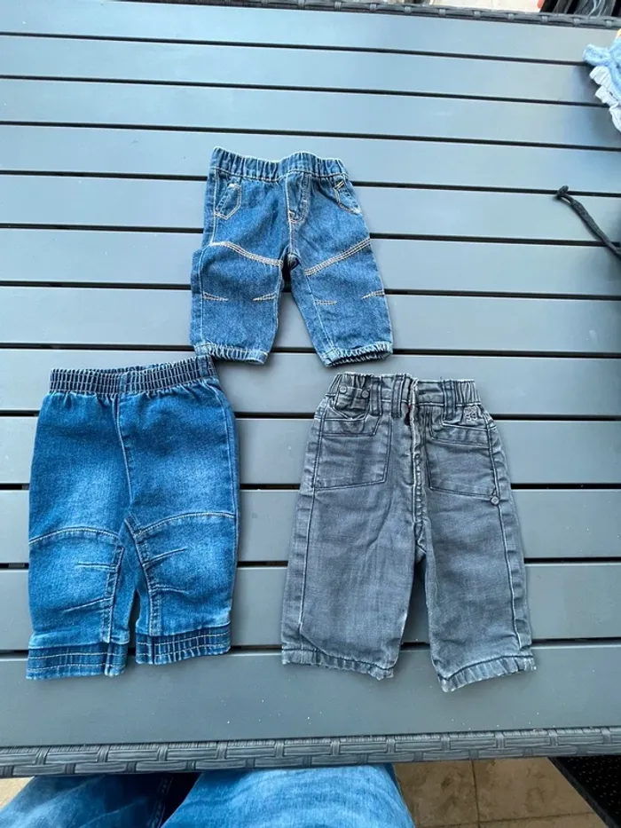 Lot de 3 pantalon jean taille 3 mois ( prix à l’unité